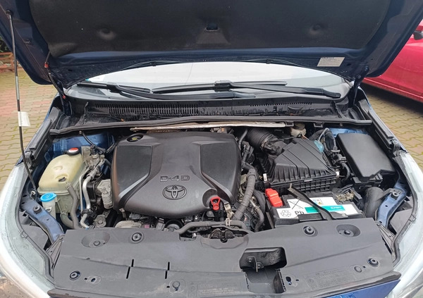Toyota Avensis cena 48800 przebieg: 143000, rok produkcji 2015 z Szczecin małe 106